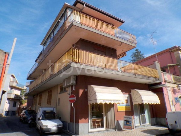 appartamento in vendita ad Aci Catena
