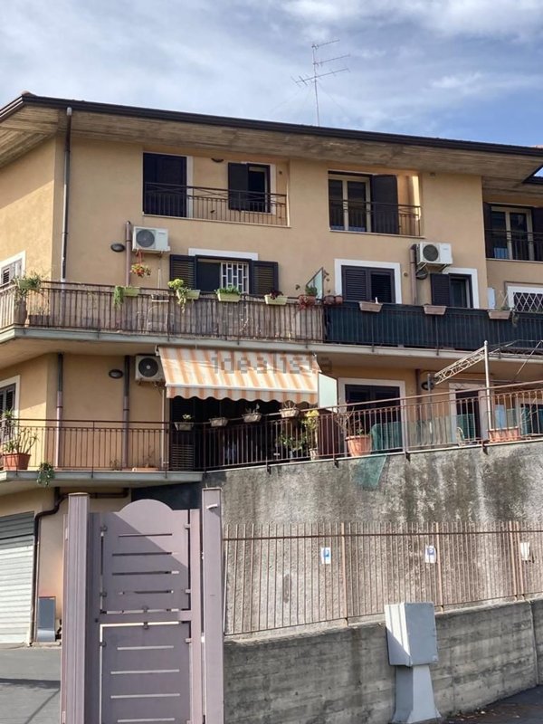 appartamento in vendita ad Aci Catena