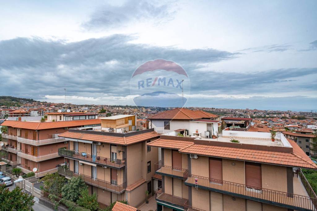 appartamento in vendita ad Aci Catena