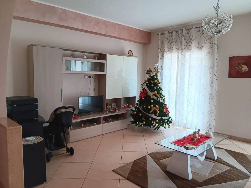 appartamento in vendita ad Aci Catena