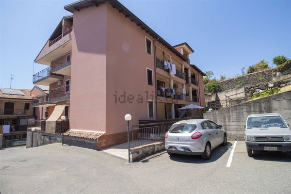 appartamento in vendita ad Aci Catena