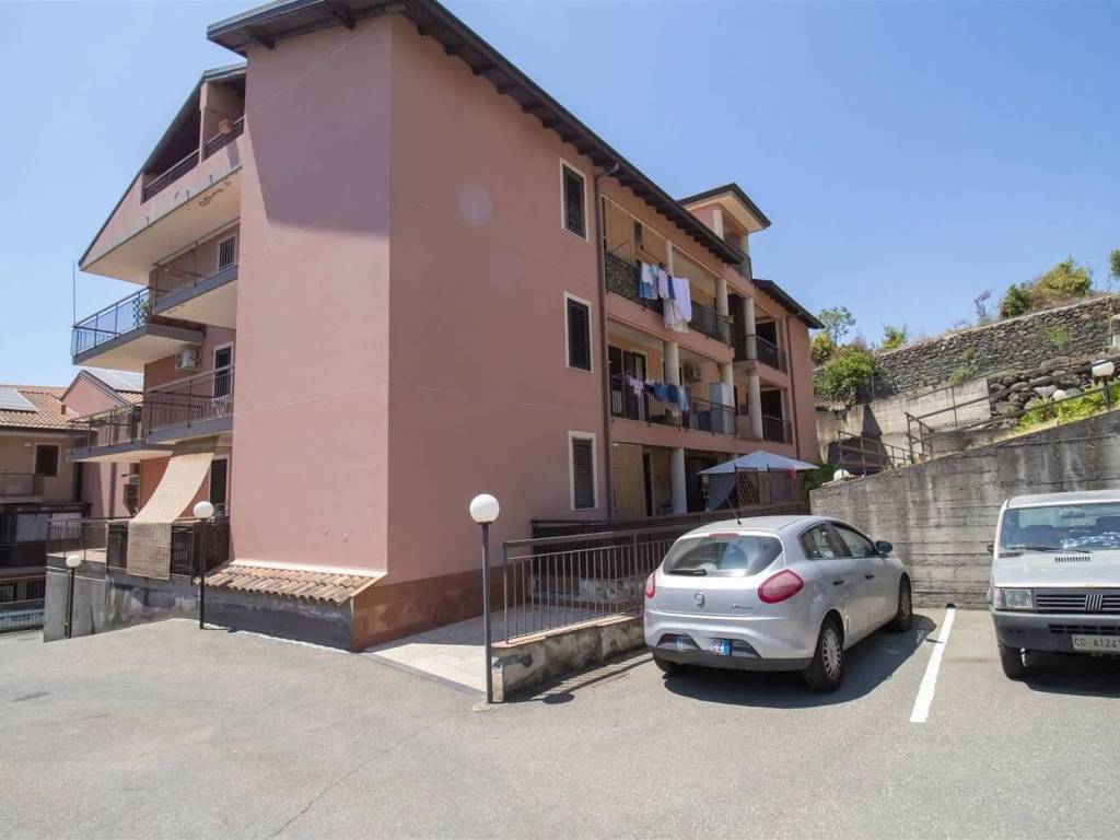 appartamento in vendita ad Aci Catena