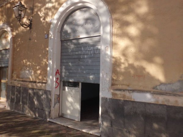 negozio in vendita ad Aci Catena