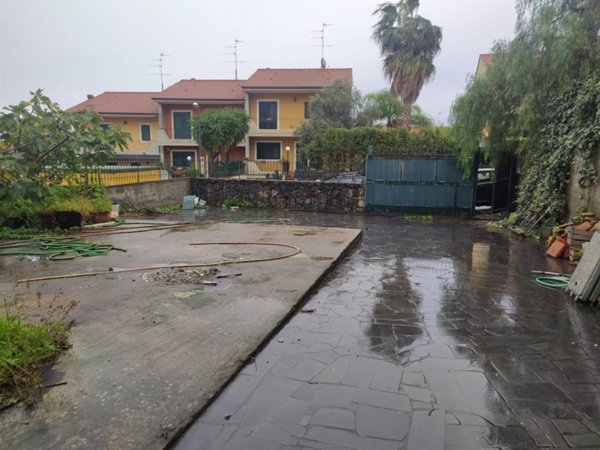 terreno agricolo in vendita ad Aci Catena