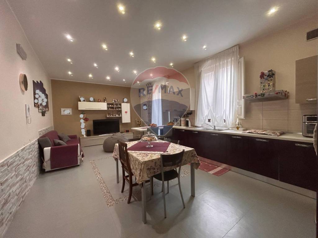 casa indipendente in vendita ad Aci Catena