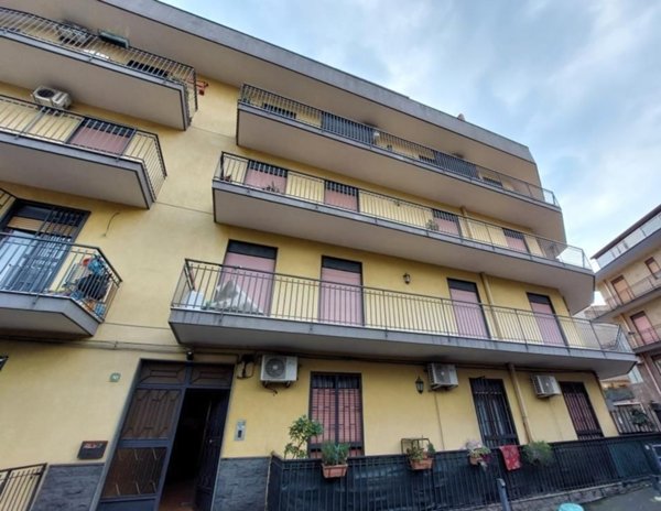 appartamento in vendita ad Aci Catena