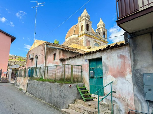 casa indipendente in vendita ad Aci Catena