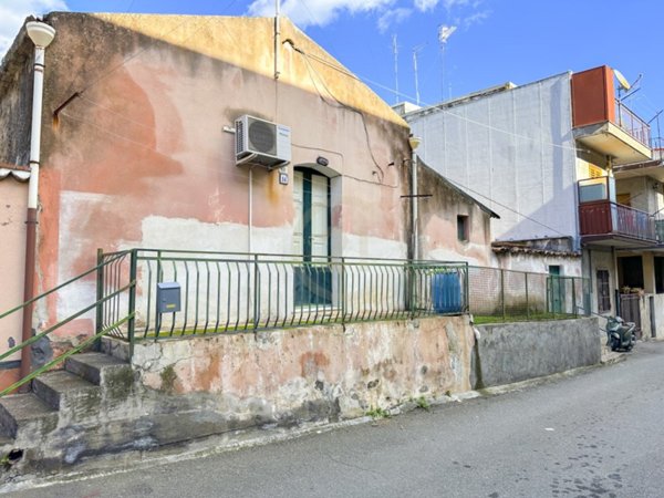 casa indipendente in vendita ad Aci Catena