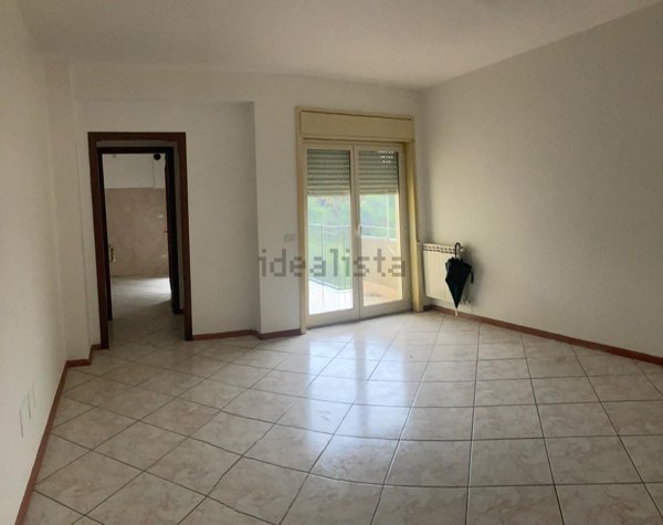 appartamento in vendita ad Aci Catena in zona Vampolieri
