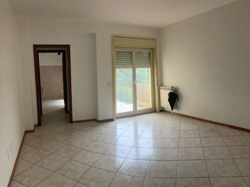 appartamento in vendita ad Aci Catena in zona Vampolieri