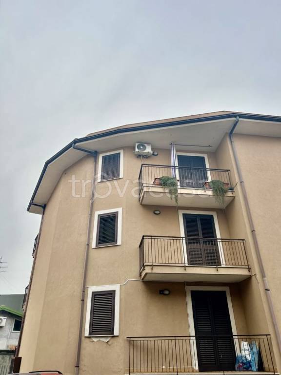 appartamento in vendita ad Aci Catena