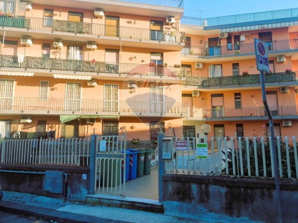 appartamento in vendita ad Aci Catena