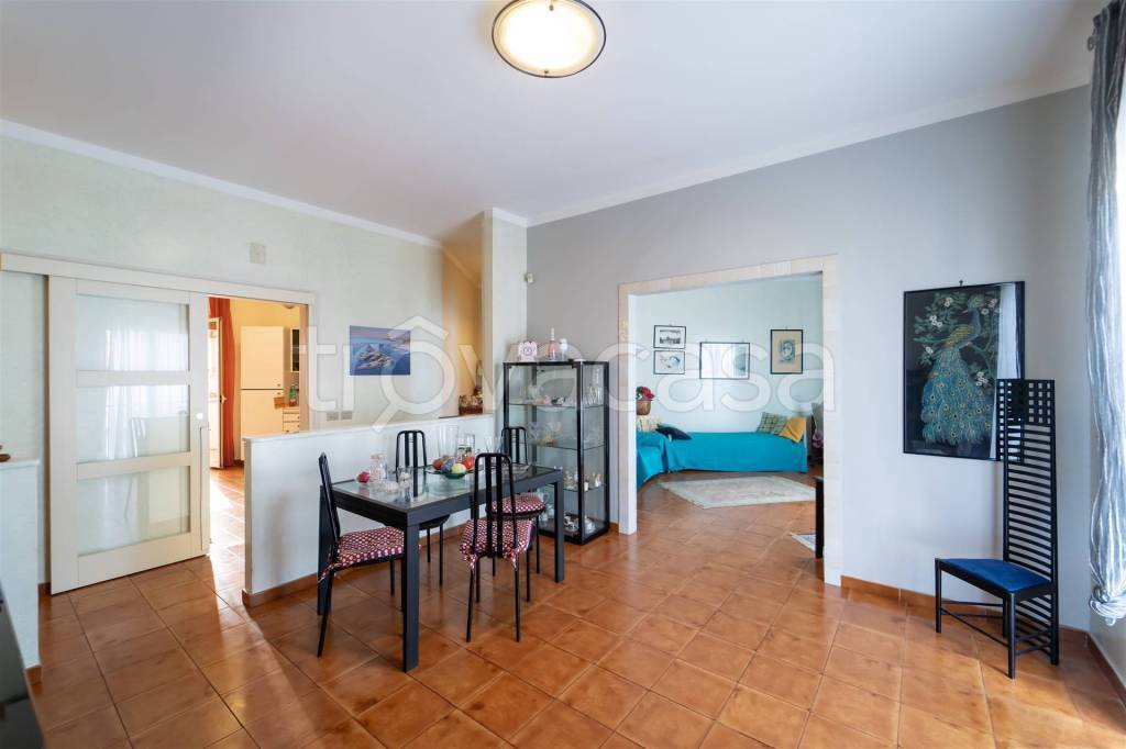 appartamento in vendita ad Aci Catena in zona Aci San Filippo