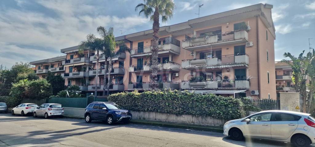 appartamento in vendita ad Aci Catena
