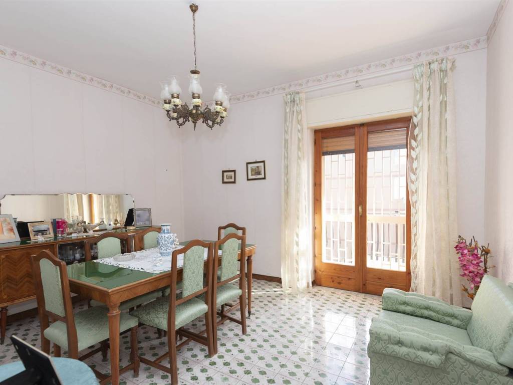 appartamento in vendita ad Aci Catena