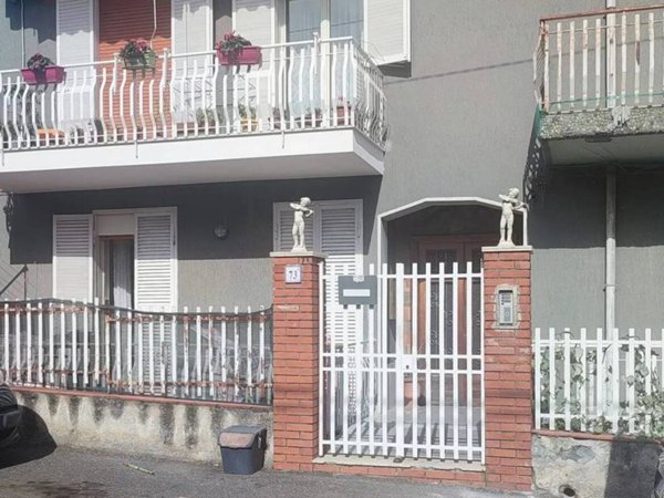 appartamento in vendita ad Aci Catena