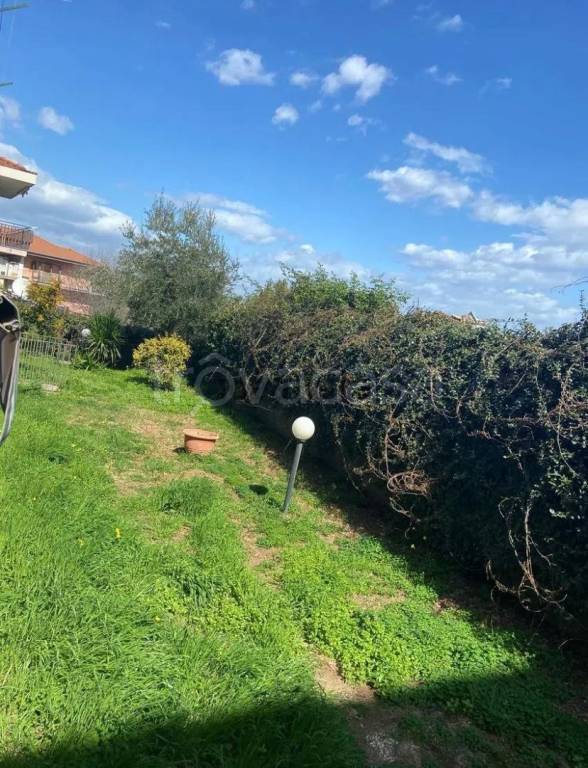 appartamento in vendita ad Aci Catena in zona Aci San Filippo