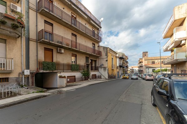 appartamento in vendita ad Aci Catena