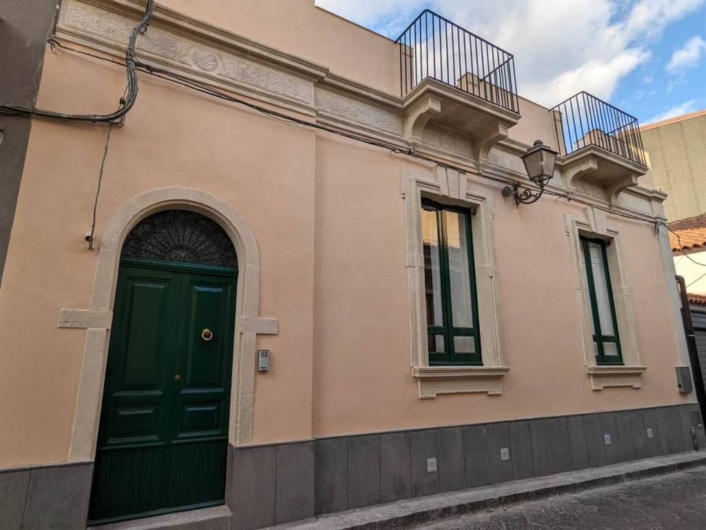 casa indipendente in vendita ad Aci Catena