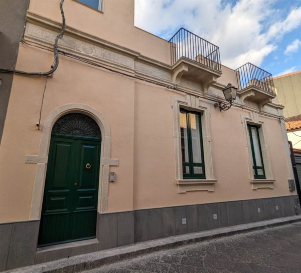 casa indipendente in vendita ad Aci Catena