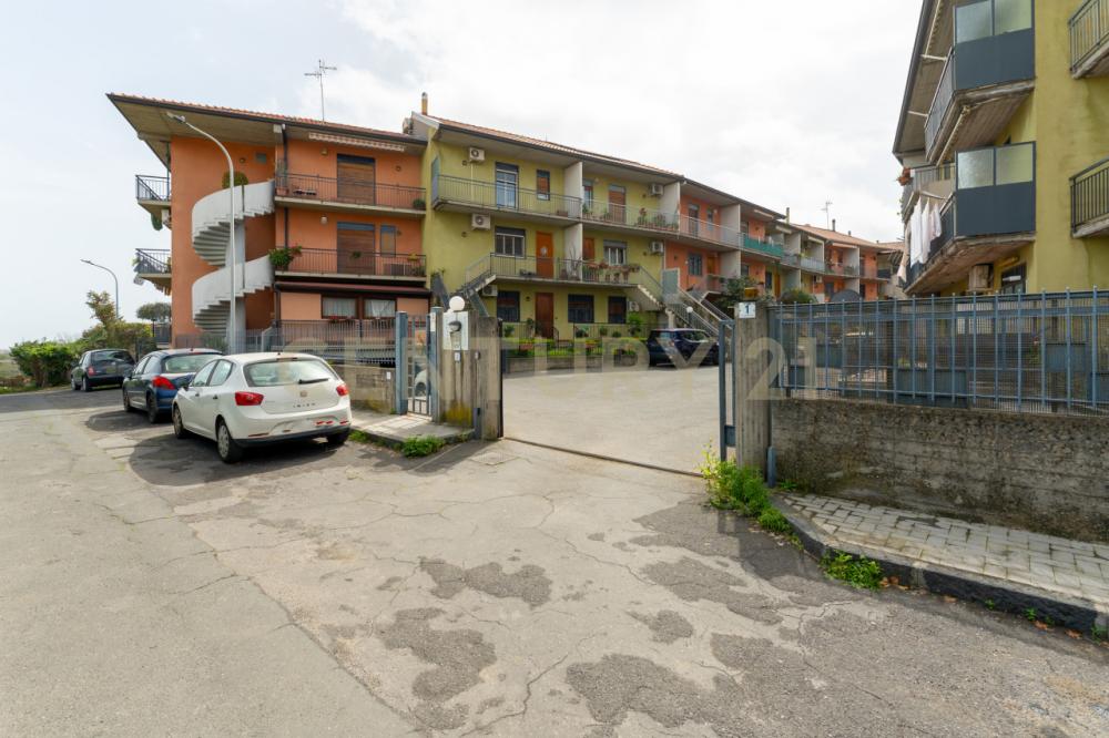 appartamento in vendita ad Aci Catena