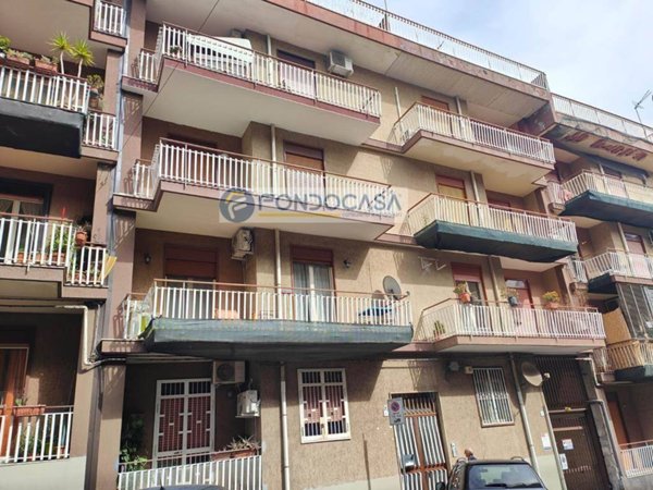 appartamento in vendita ad Aci Catena