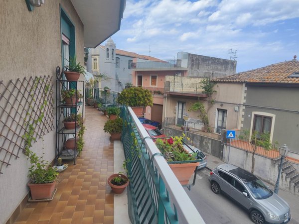 appartamento in vendita ad Aci Catena in zona Aci San Filippo