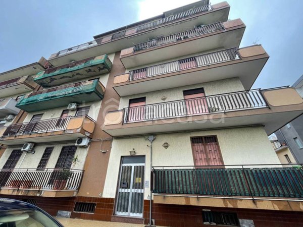 appartamento in vendita ad Aci Catena in zona Aci San Filippo