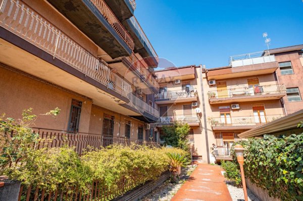 appartamento in vendita ad Aci Catena