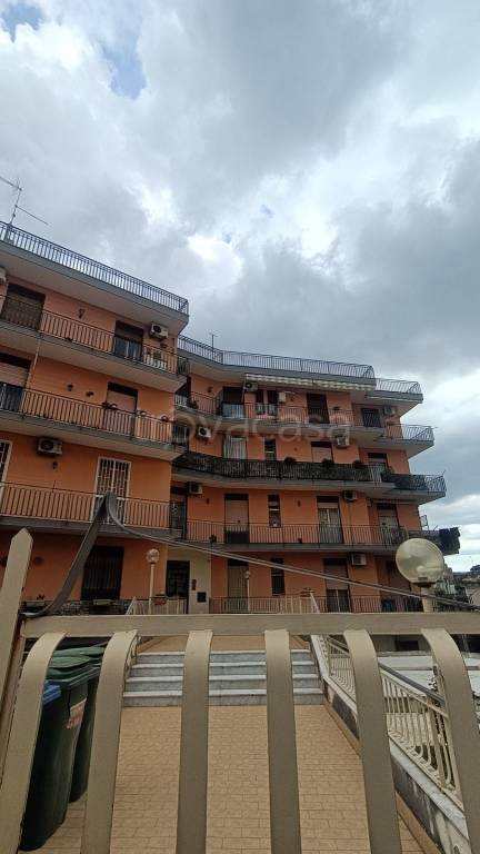 appartamento in vendita ad Aci Catena