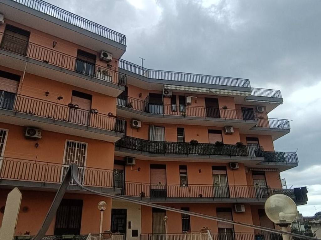 appartamento in vendita ad Aci Catena