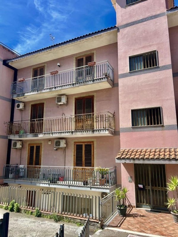 appartamento in vendita ad Aci Catena