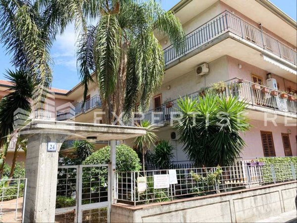 appartamento in vendita ad Aci Catena