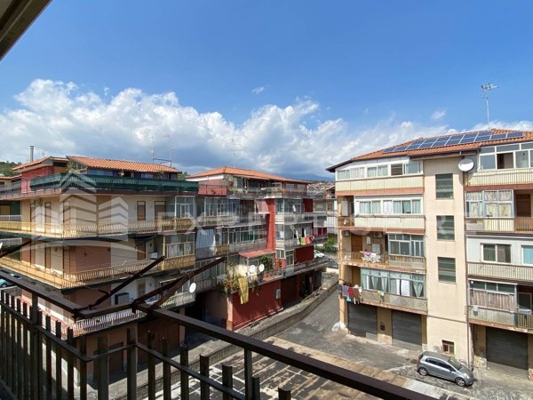 appartamento in vendita ad Aci Catena