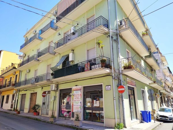 appartamento in vendita ad Aci Catena