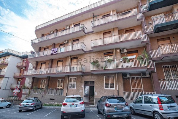 appartamento in vendita ad Aci Catena