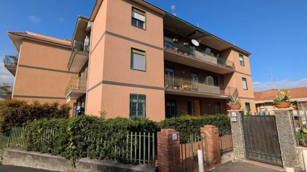 appartamento in vendita ad Aci Catena in zona Aci San Filippo