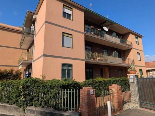appartamento in vendita ad Aci Catena in zona Aci San Filippo