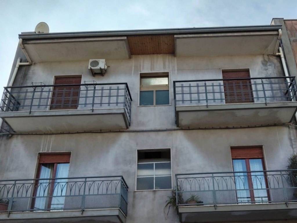 appartamento in vendita ad Aci Catena