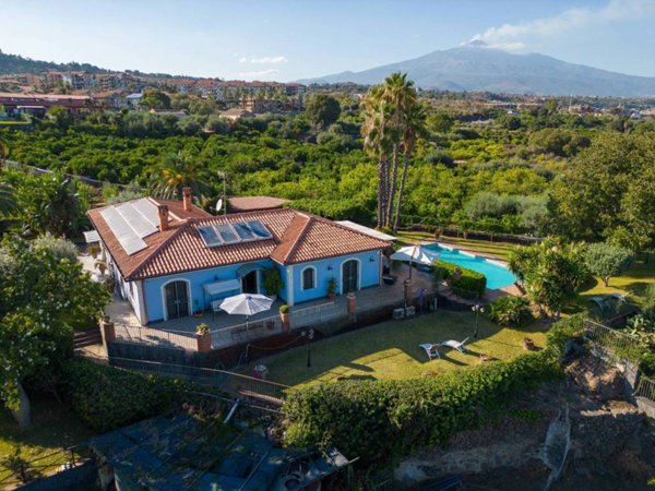casa indipendente in vendita ad Aci Catena in zona San Nicolò