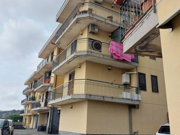 appartamento in vendita ad Aci Catena