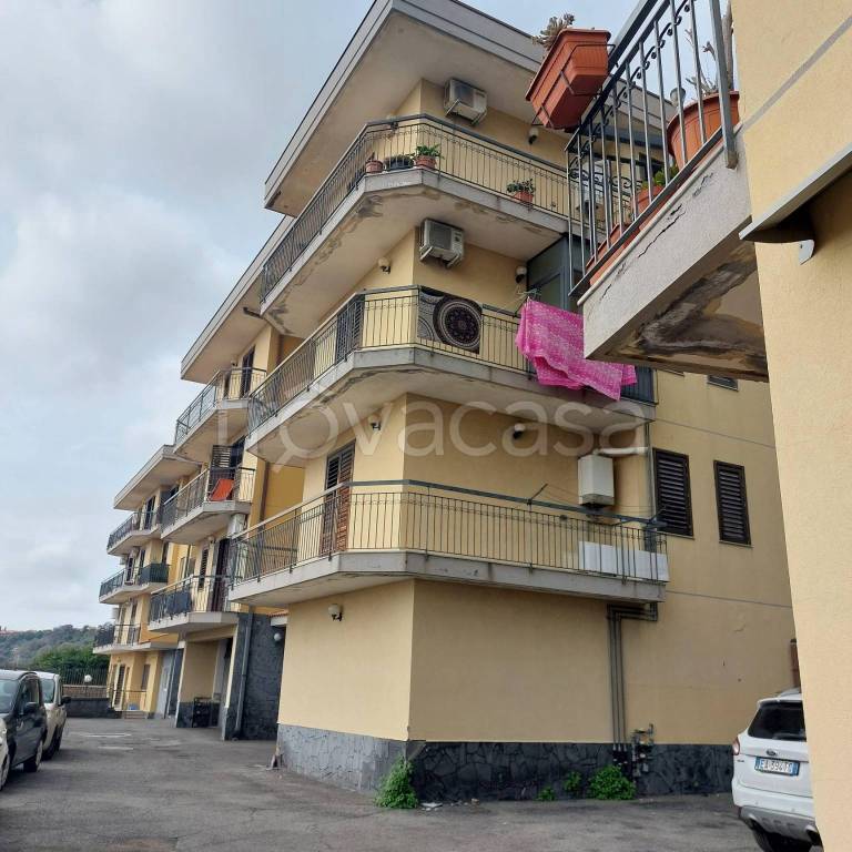 appartamento in vendita ad Aci Catena