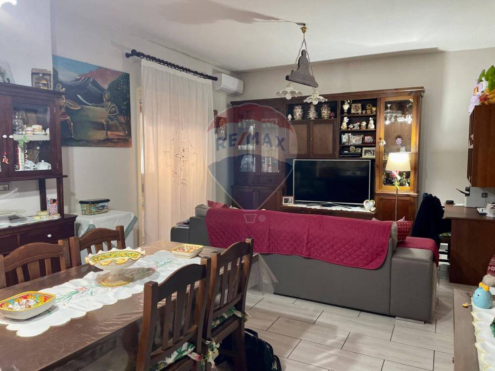 appartamento in vendita ad Aci Catena