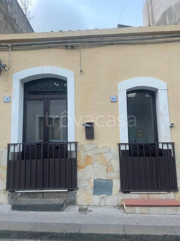 casa indipendente in vendita ad Aci Catena