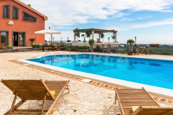 casa indipendente in vendita ad Aci Catena in zona Aci San Filippo