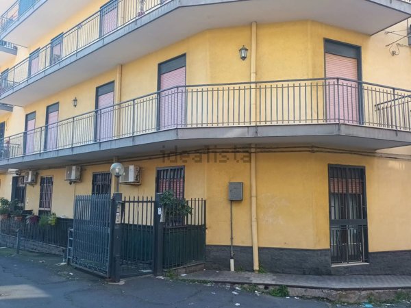appartamento in vendita ad Aci Catena