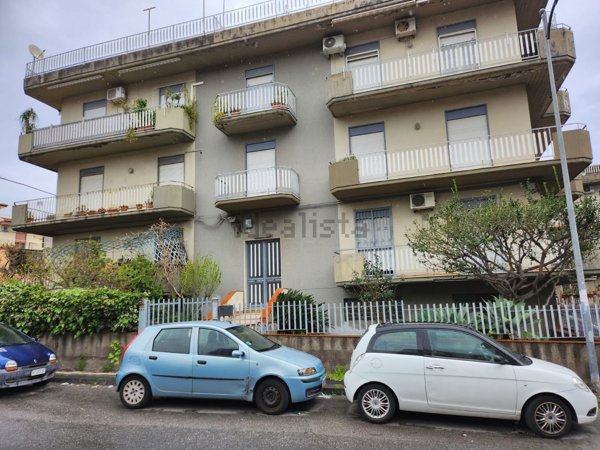 appartamento in vendita ad Aci Catena
