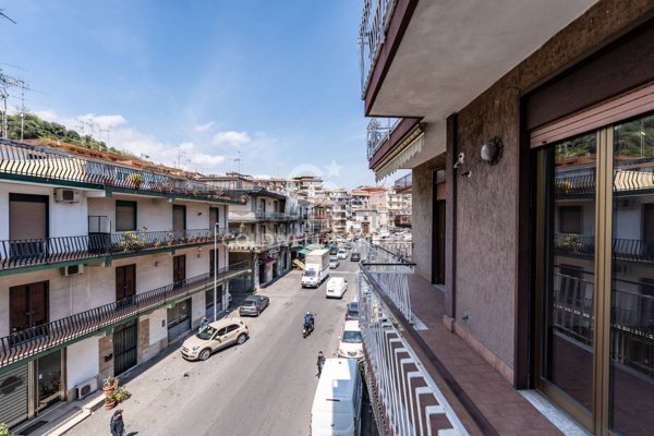 appartamento in vendita ad Aci Catena
