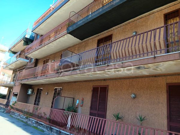 appartamento in vendita ad Aci Catena