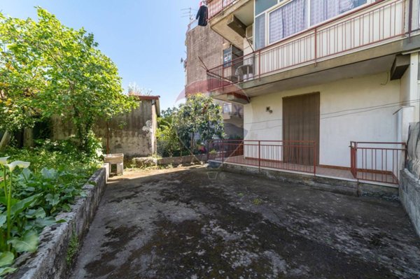 appartamento in vendita ad Aci Catena